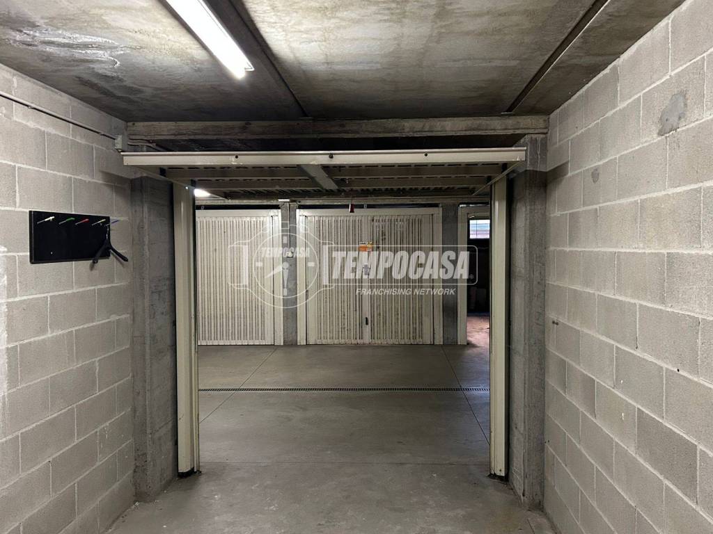 Box / garage a Verbania in Via Luigi Rigola, 1 - Foto 2