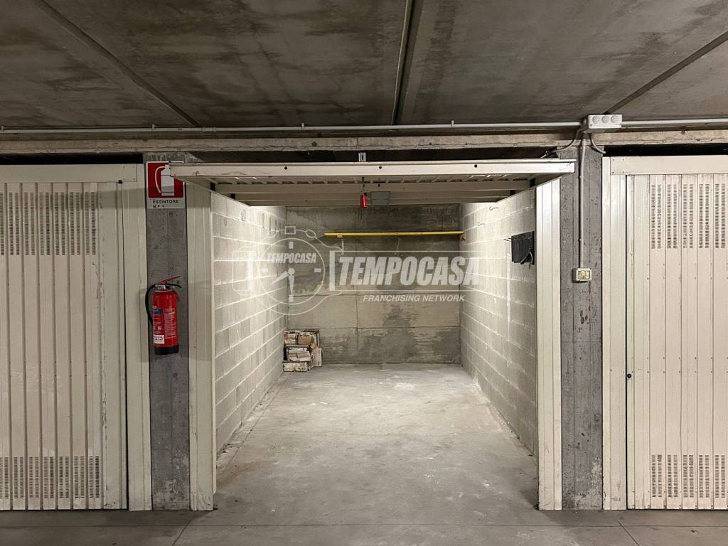 Box / garage a Verbania in Via Luigi Rigola, 1 - Foto 3