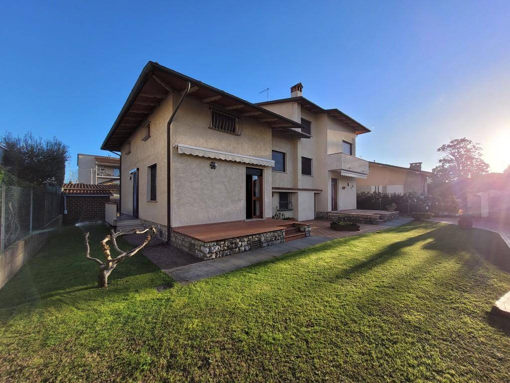 Villa a Pietrasanta in Via Francesco Berni, , 21 - Foto 2