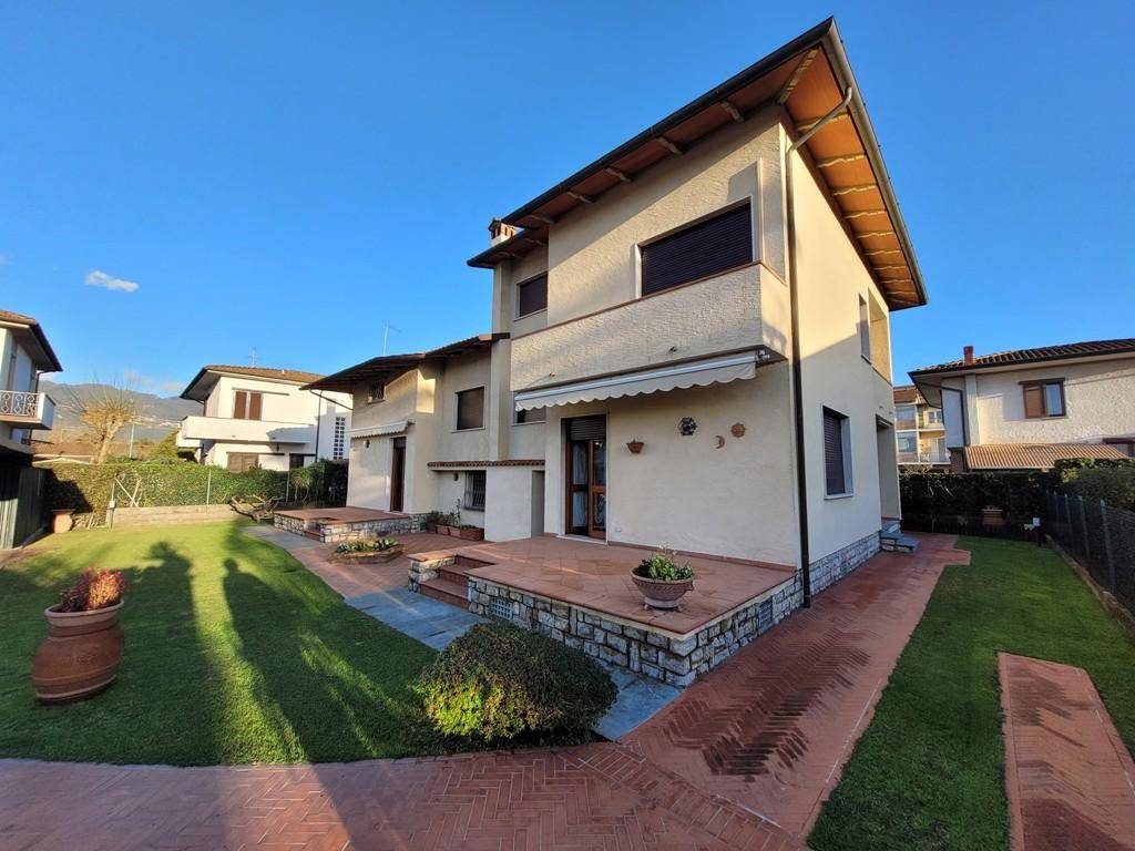 Villa a Pietrasanta in Via Francesco Berni, , 21 - Foto 3