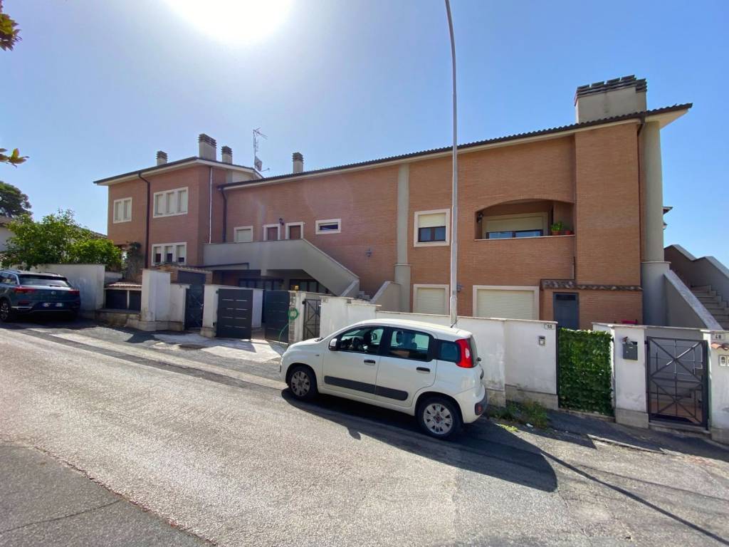 Appartamento a Fara in sabina in Via Attilio Regolo, 52 - Foto 2