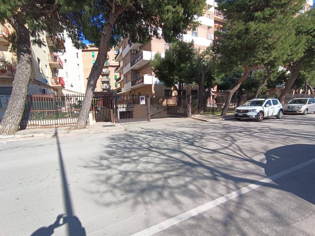 Box / garage a Foggia in Viale Giotto, 44 - Foto 3