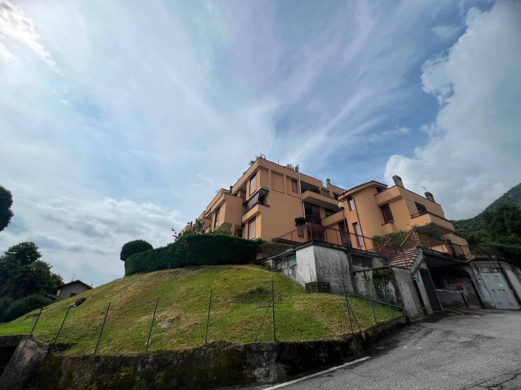 Appartamento a Baveno in Via Donne della Resistenza, 52 - Foto 3