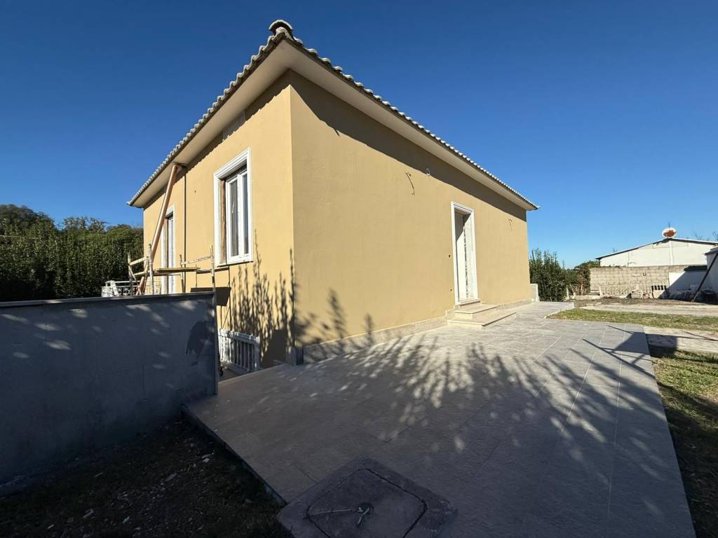 Villa a Aprilia in Via dei Rutuli - Foto 3