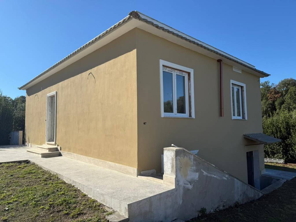 Villa a Aprilia in Via dei Rutuli - Foto 5