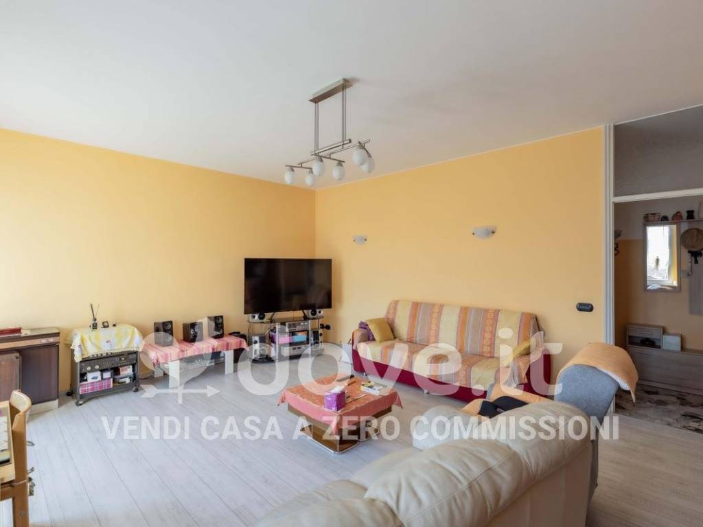 Appartamento a Luino in Piazzale Guglielmo Marconi, 35 - Foto 5