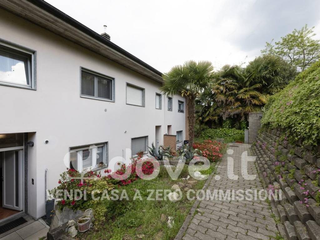 Villetta a schiera a Luino in Via Moncucco, 19 - Foto 3