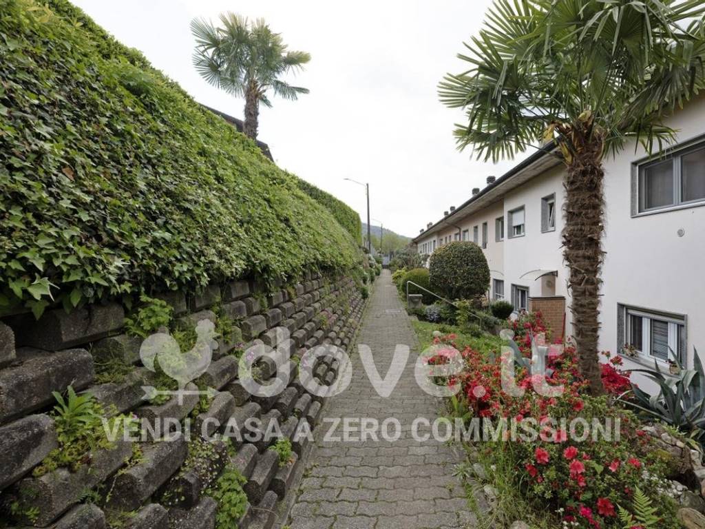Villetta a schiera a Luino in Via Moncucco, 19 - Foto 4