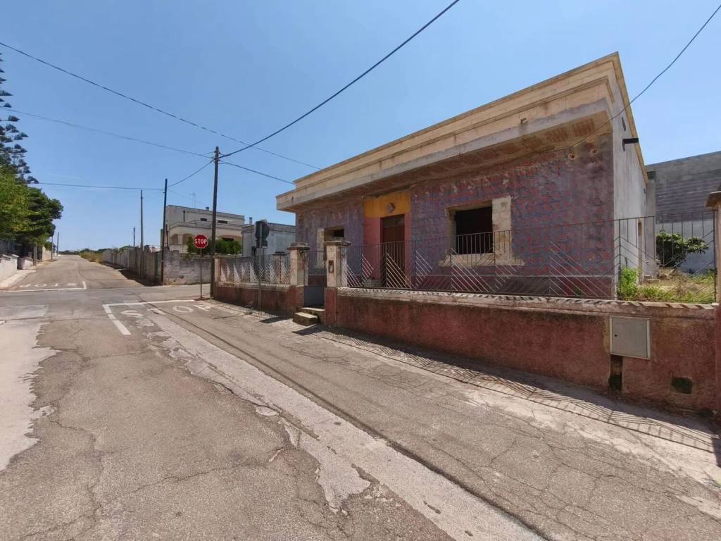 Villa a Salve in Via E. De Amicis, 56 - Foto 2