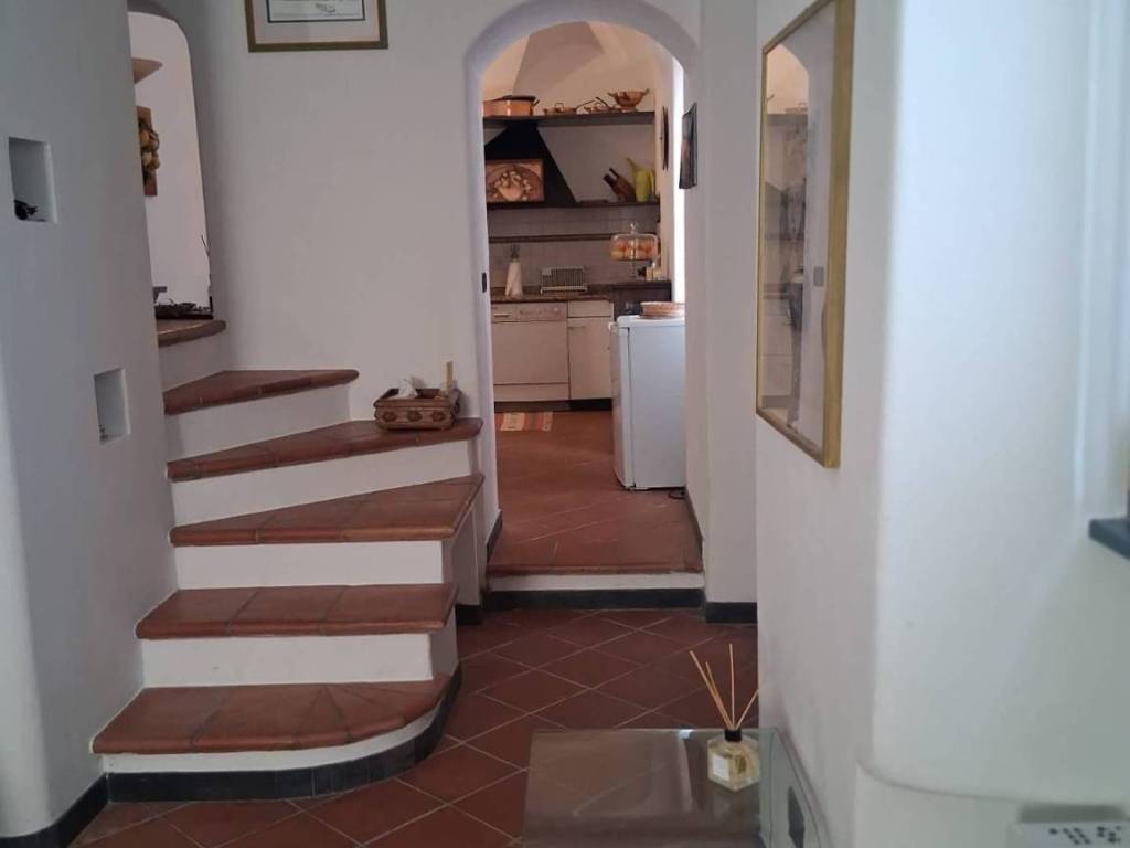 Appartamento a Finale ligure in Piazza Cappello da Prete, 3 - Foto 2