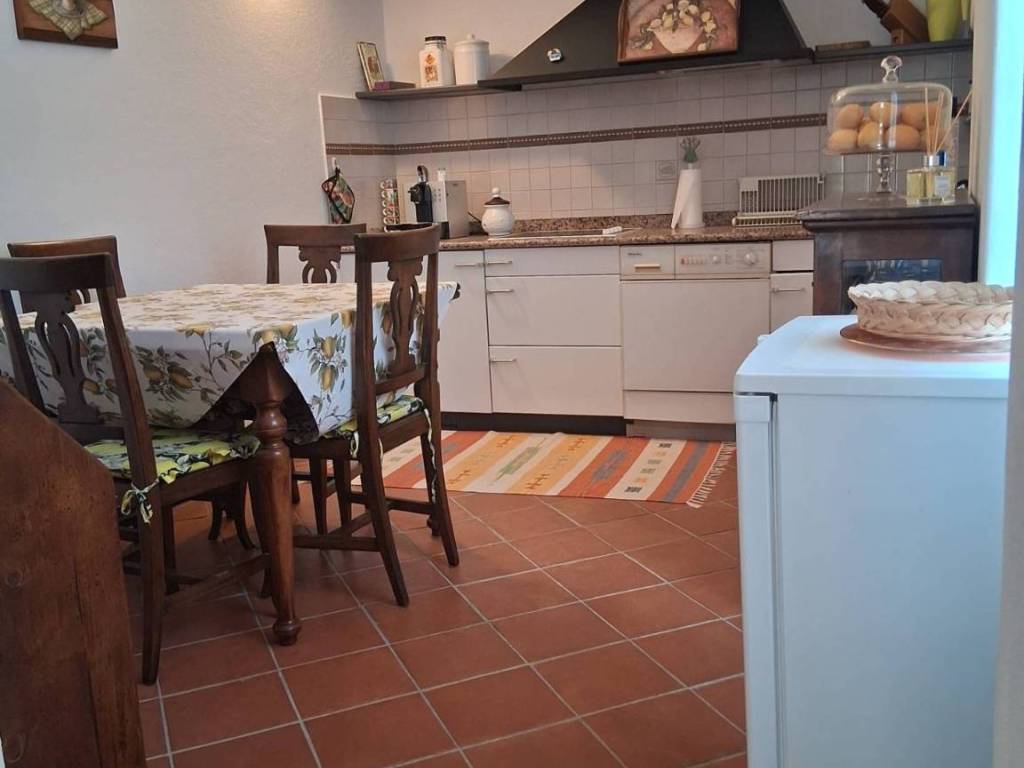 Appartamento a Finale ligure in Piazza Cappello da Prete, 3 - Foto 3
