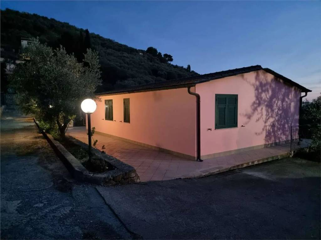 Villa a Imperia in Via Fanny Roncati Carli, 1 - Foto 2