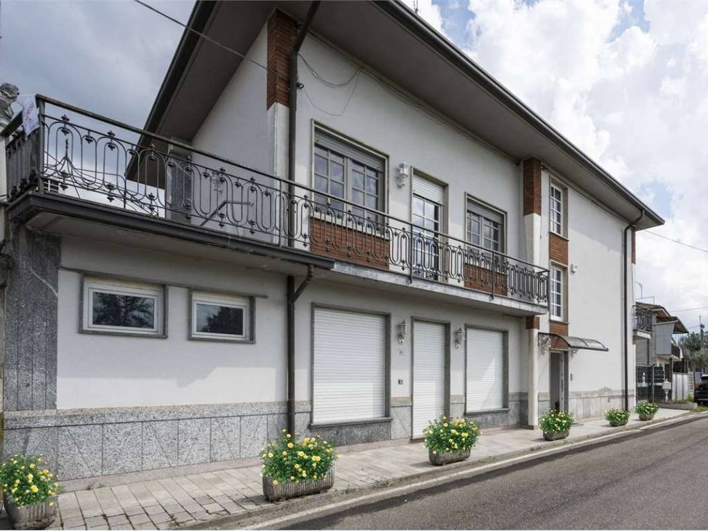 Villa a Cavaria con premezzo in VIA BERTOLOTTI, 78 - Foto 2