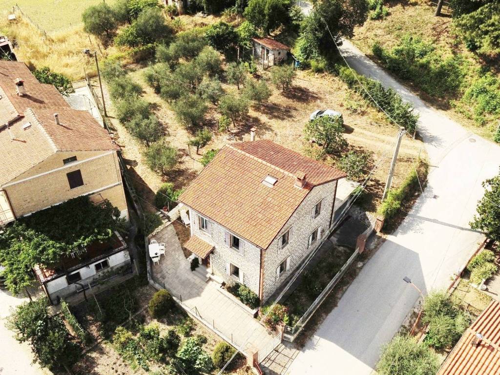 Villa a Gubbio in Strada del Sasso Rosso, 21 - Foto 3