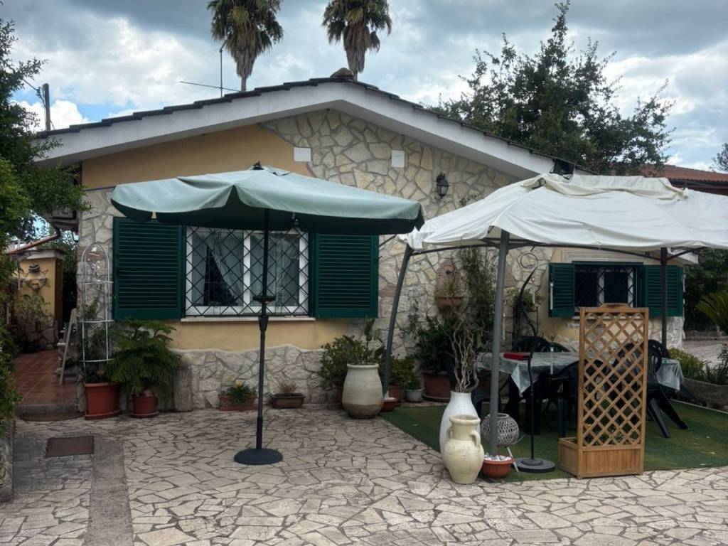 Villa a Aprilia in Via Gavi - Foto 3