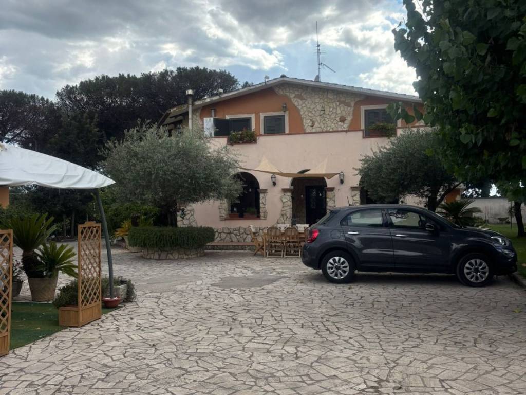 Villa a Aprilia in Via Gavi - Foto 4