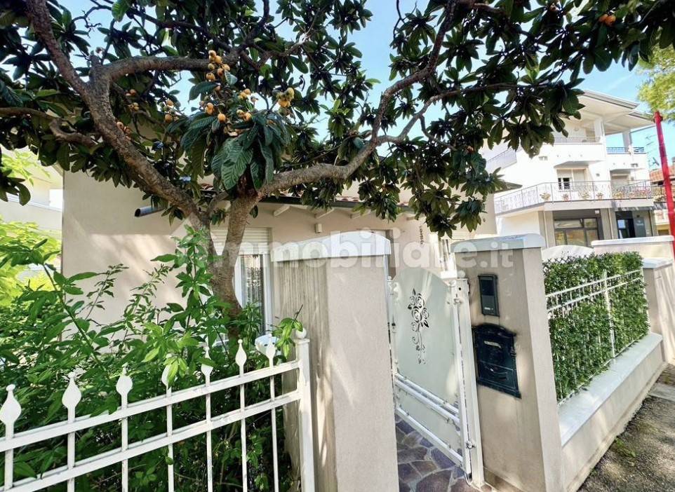 Villa a Riccione in Corso Fratelli Cervi, 321 - Foto 3