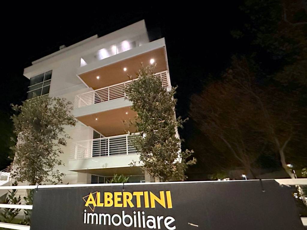 Appartamento a Riccione in Viale Milano, 74 - Foto 2