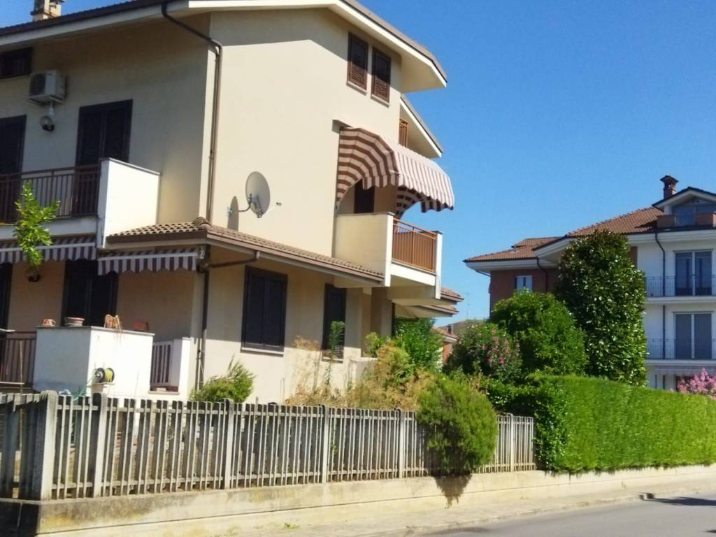 Villa a Bra in Via Ferdinando Gabotto - Foto 2