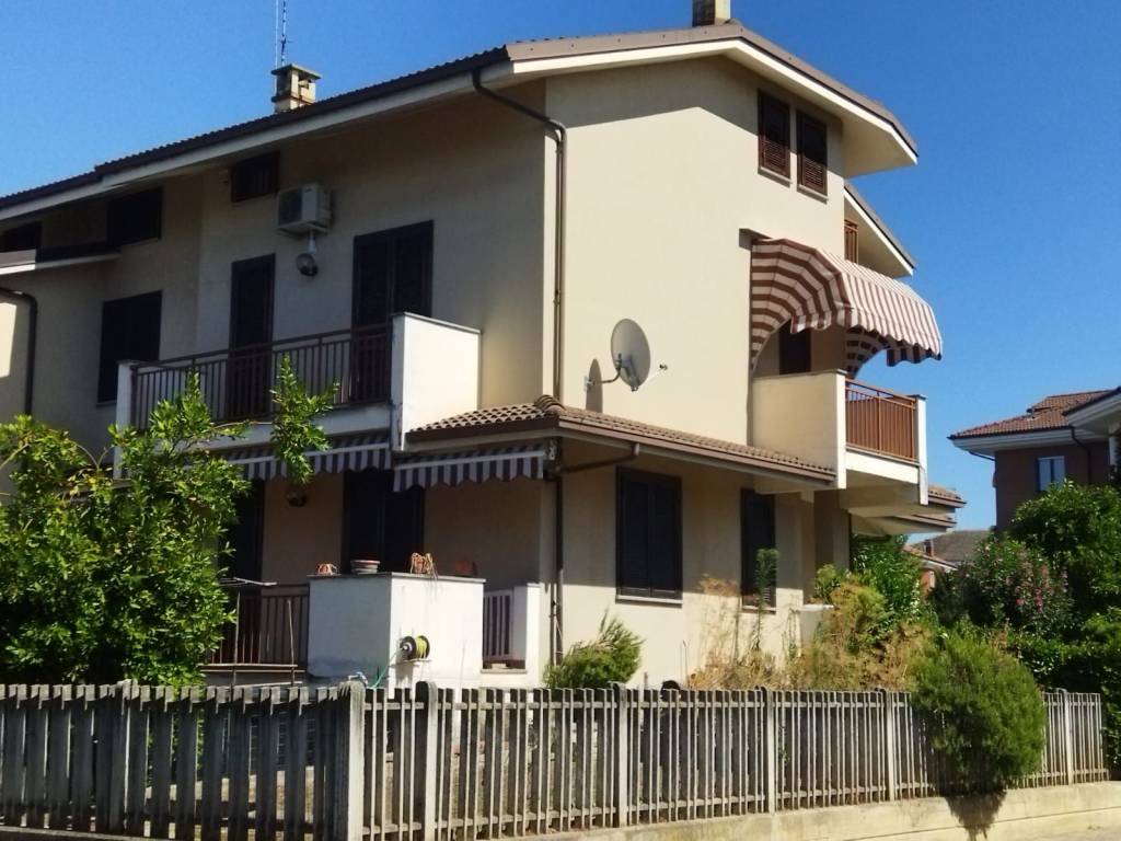 Villa a Bra in Via Ferdinando Gabotto - Foto 3