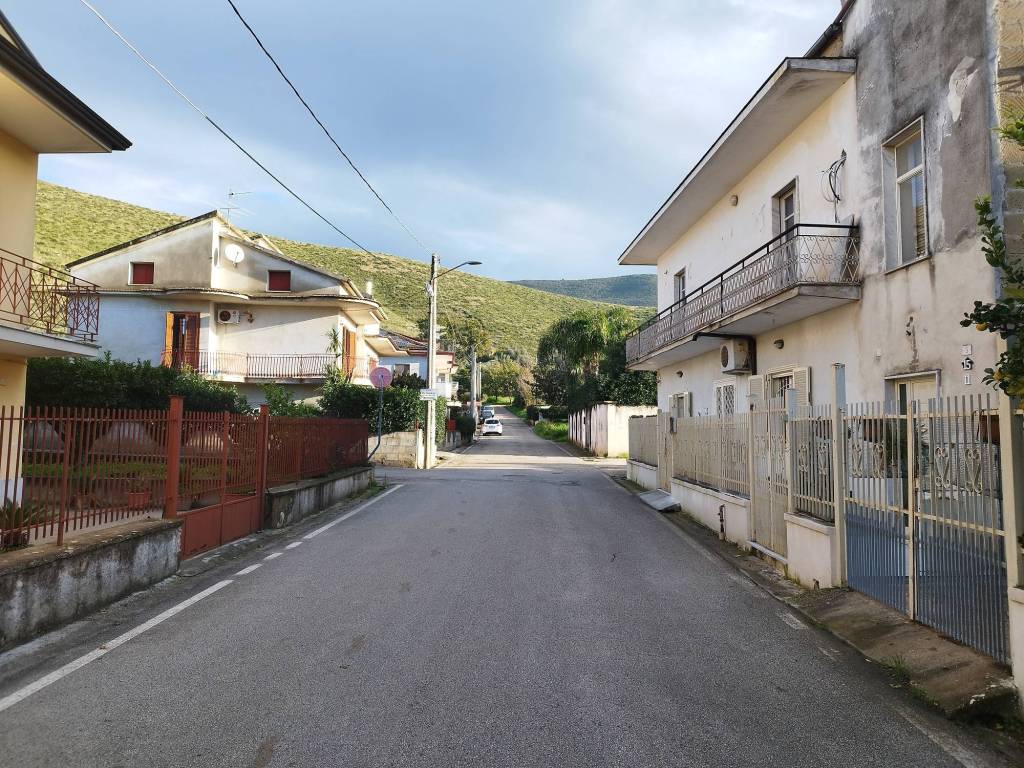 Terreno a Pastorano in Via Aldo Moro - Foto 2