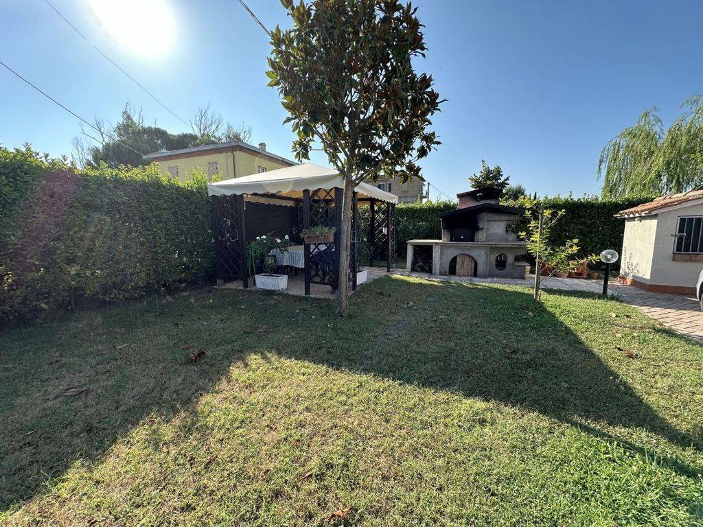 Villa a Castiglione del lago in Via Pineta - Foto 2