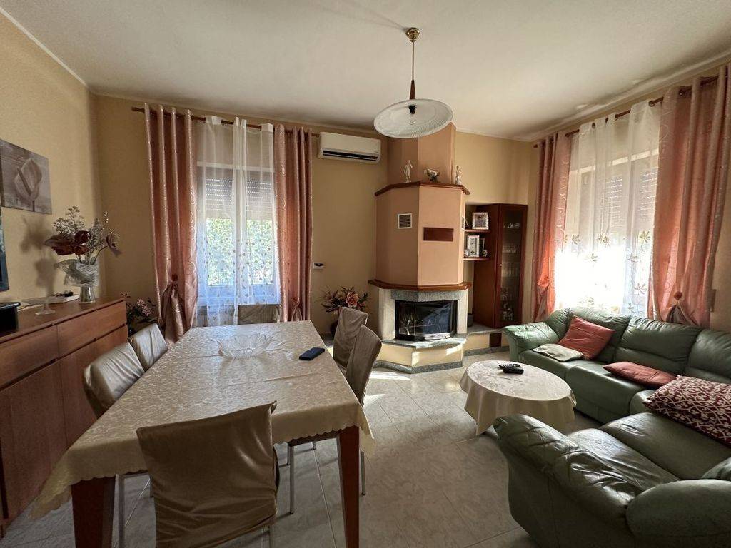 Villa a Castiglione del lago in Via Pineta - Foto 5