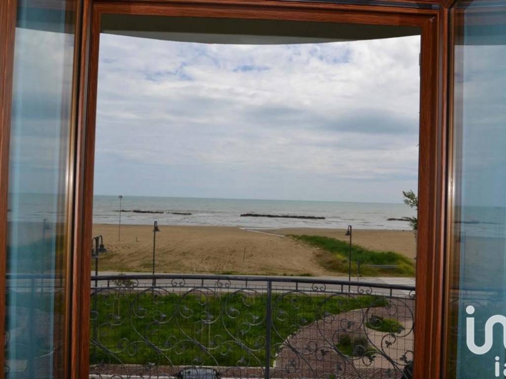 Appartamento a Roseto degli abruzzi in Lungomare Trento, 103 - Foto 2