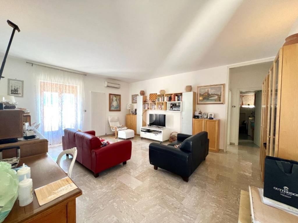 Casa indipendente a Ceglie messapica in Via Rosmino, 56 - Foto 3