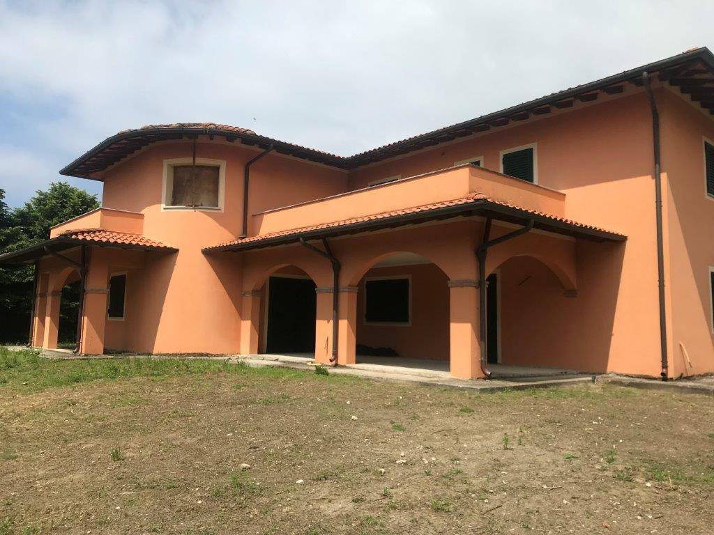 Villa a Forte dei marmi in Via Papa Giovanni XXIII - Foto 2