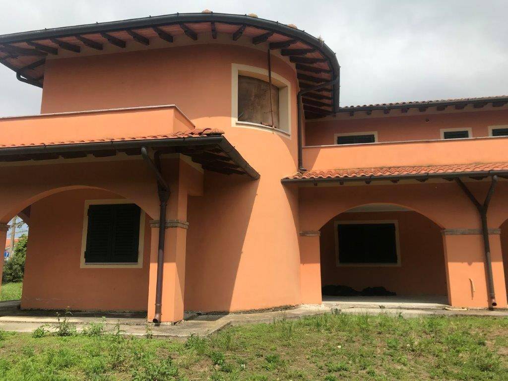 Villa a Forte dei marmi in Via Papa Giovanni XXIII - Foto 4
