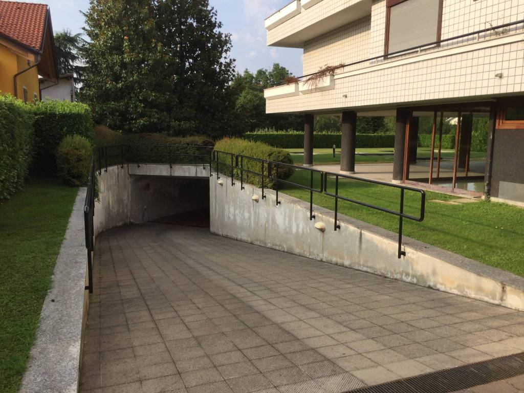 Box / garage a Borgomanero in Via Piovale - Foto 2