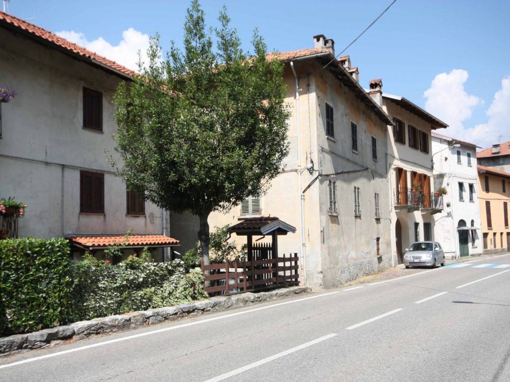 Casa indipendente a Varallo in Via Fratelli Varalli, 58 - Foto 2