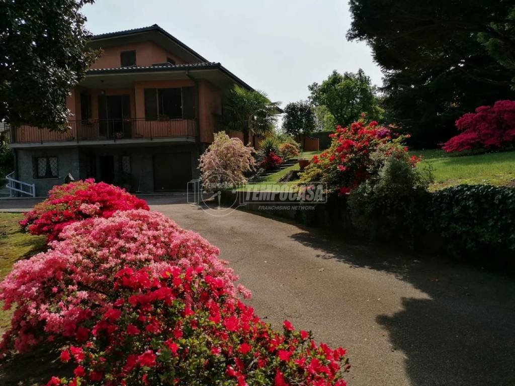 Villa a Cadrezzate con osmate in Via Guglielmo Marconi, 40 - Foto 3