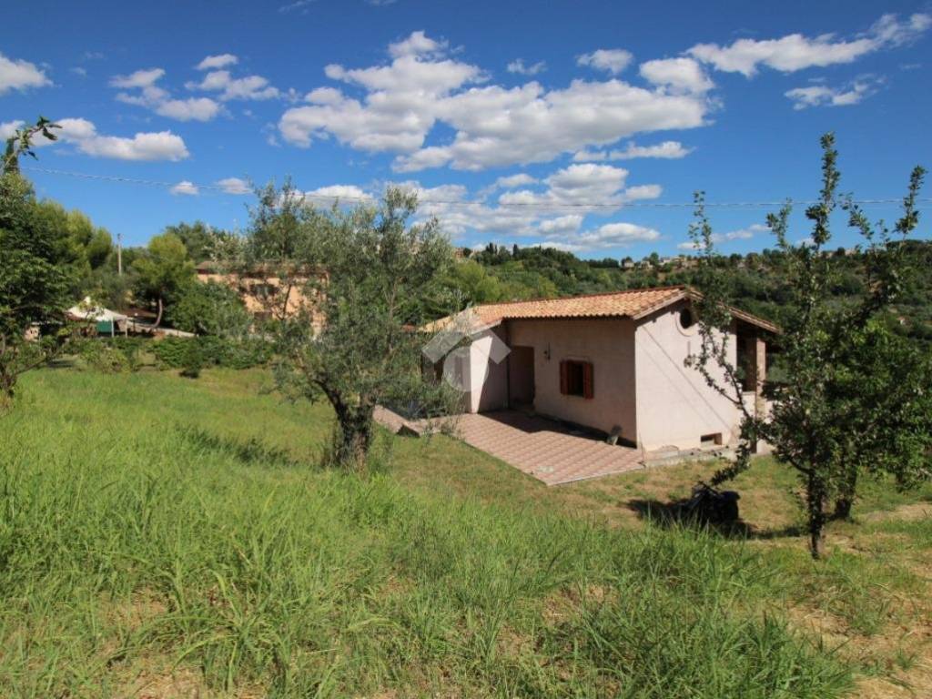 Villa a Montopoli di sabina in VIA CAMPORE, 41 - Foto 2