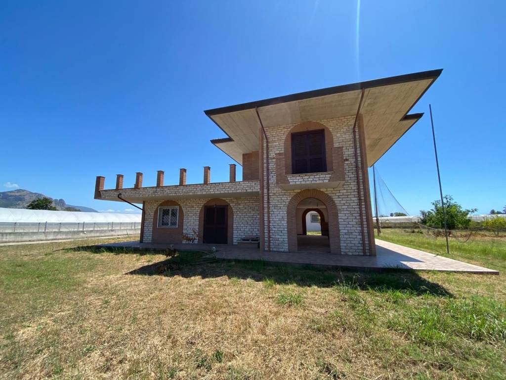 Villa a Terracina in Strada Provinciale Migliara - Foto 2