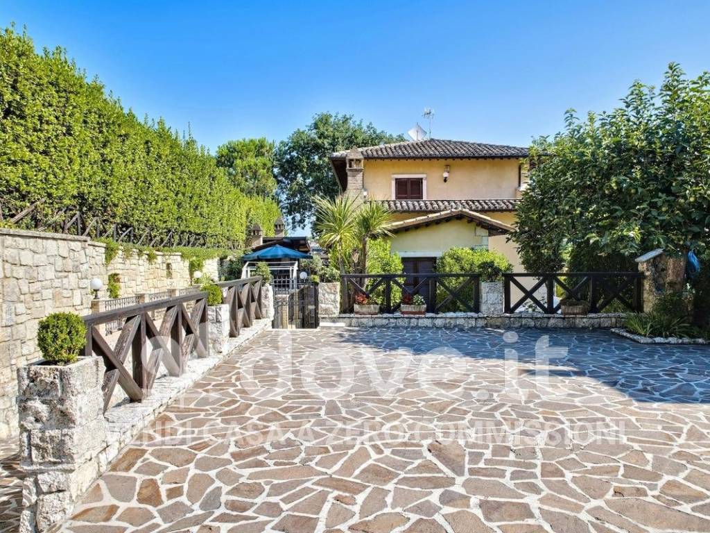 Villa a Folignano in Via Avellino - Foto 2