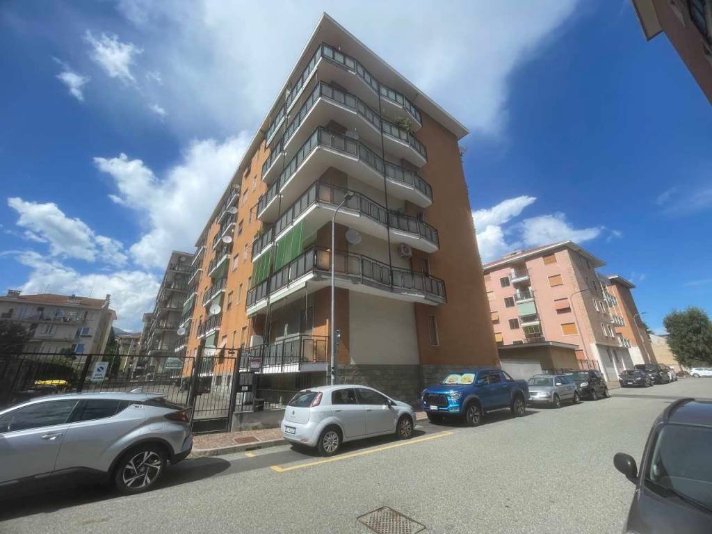 Appartamento a Biella in Via Oreste Mombello, 4 - Foto 2