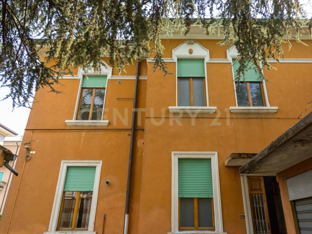 Villa a Verona in Via Giovanna Murari Brà, 27 - Foto 2