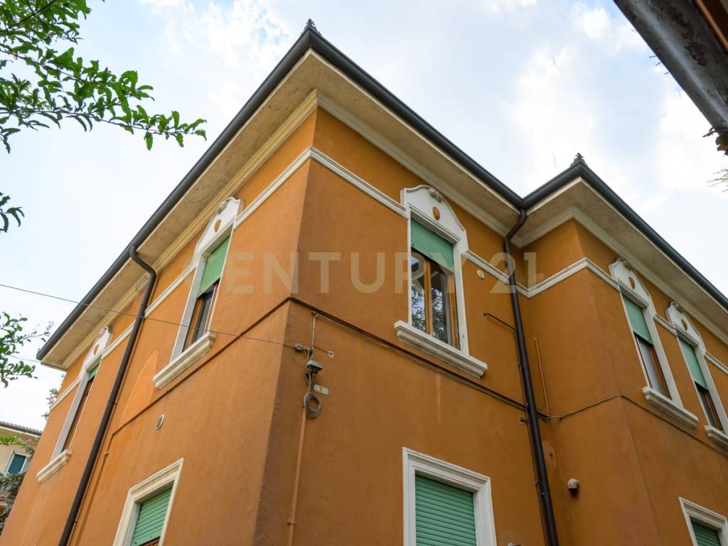 Villa a Verona in Via Giovanna Murari Brà, 27 - Foto 3