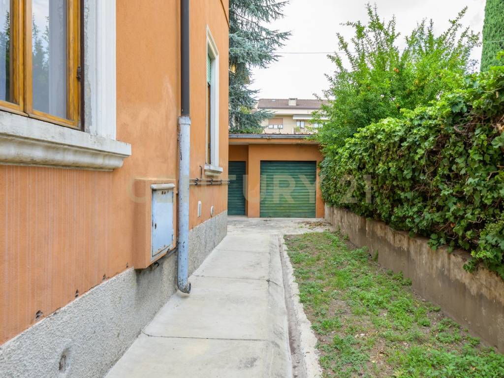 Villa a Verona in Via Giovanna Murari Brà, 27 - Foto 5