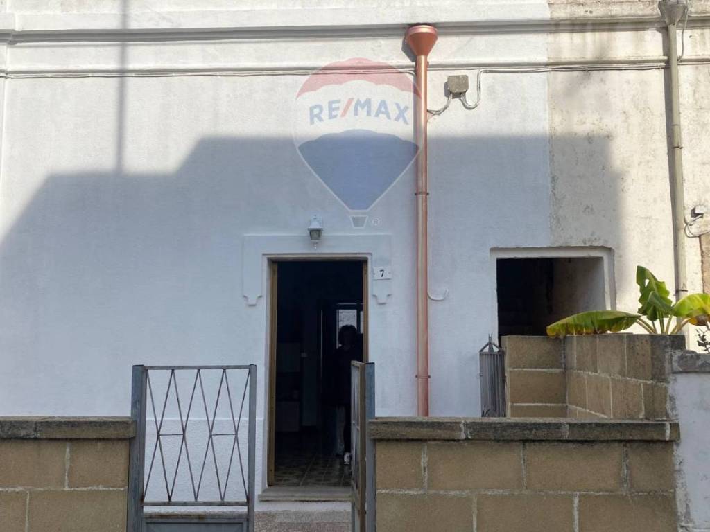 Casa indipendente a Castrignano del capo in Via Giulio Cesare - Foto 2