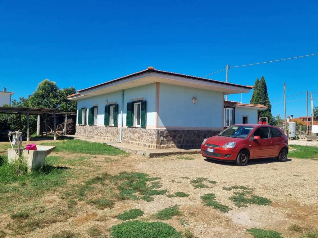 Casa indipendente a Aprilia in VIA VALLELATA, 52 - Foto 2