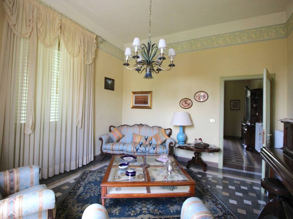 Villa a Pescia in Strada Regionale Lucchese - Foto 4