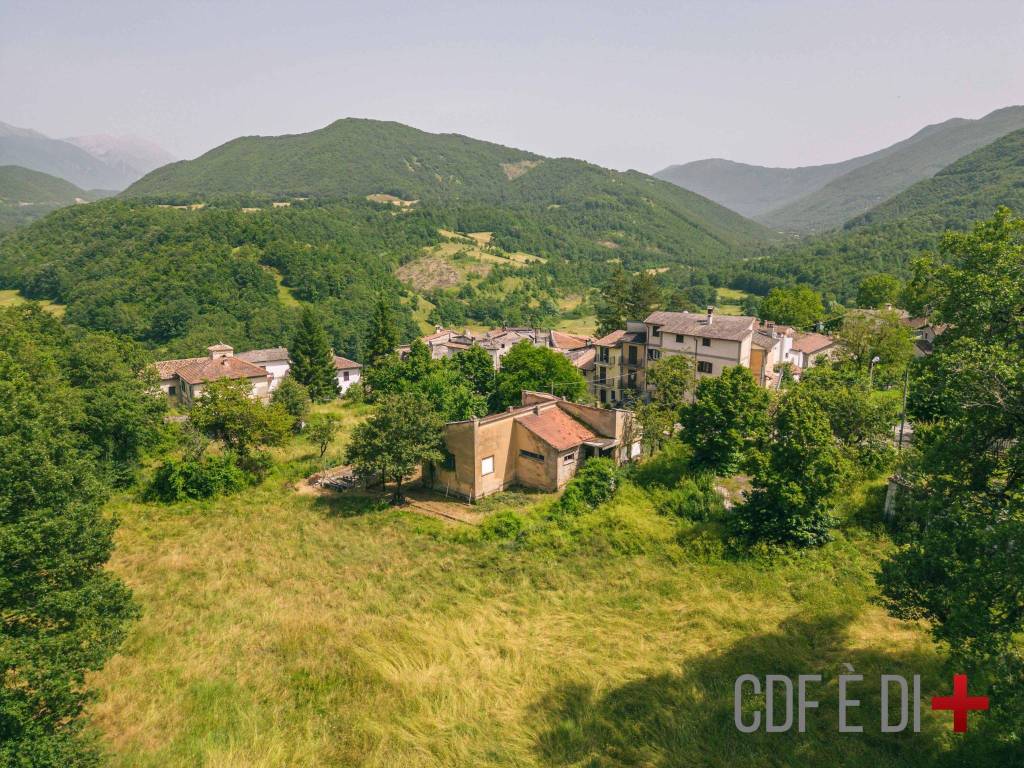 Villa a Pescorocchiano in Via Sant'Angelo - Foto 2