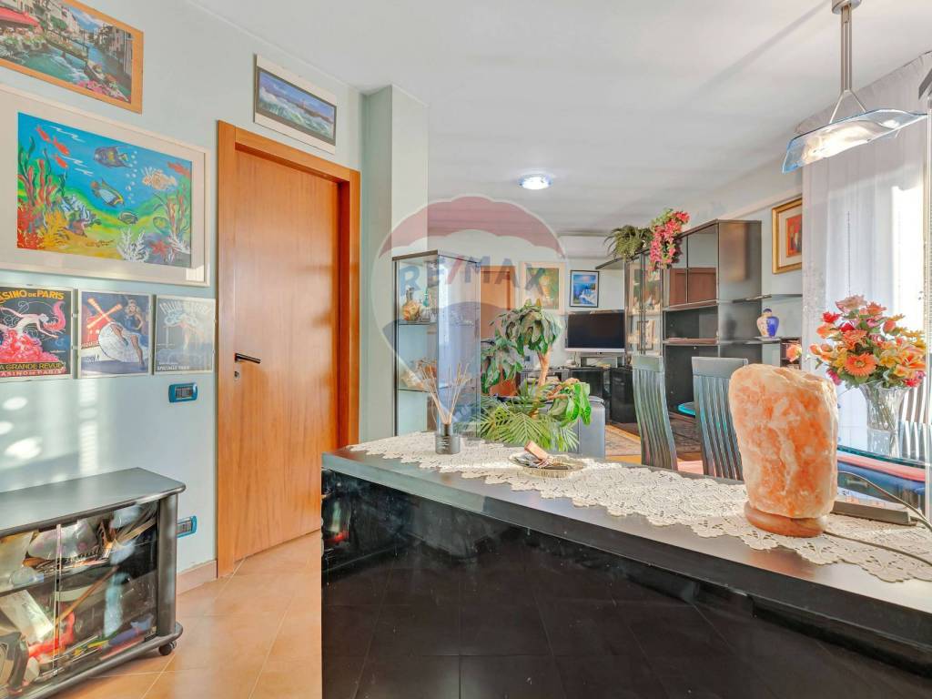 Appartamento a Brugherio in piazza C. Colombo, 9 - Foto 2