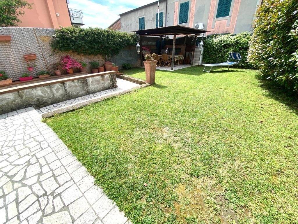 Casa indipendente a Massa in Via Quercioli, , 37 - Foto 1