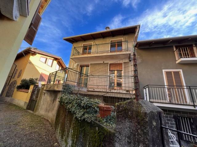 Casa indipendente a Borgosesia in Via Piemonte, 38 - Foto 2