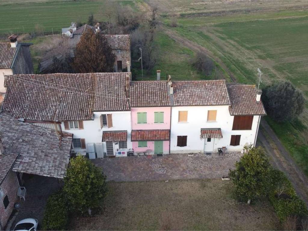 Casa indipendente a Chignolo po in Cascina Dossi, 10 - Foto 2