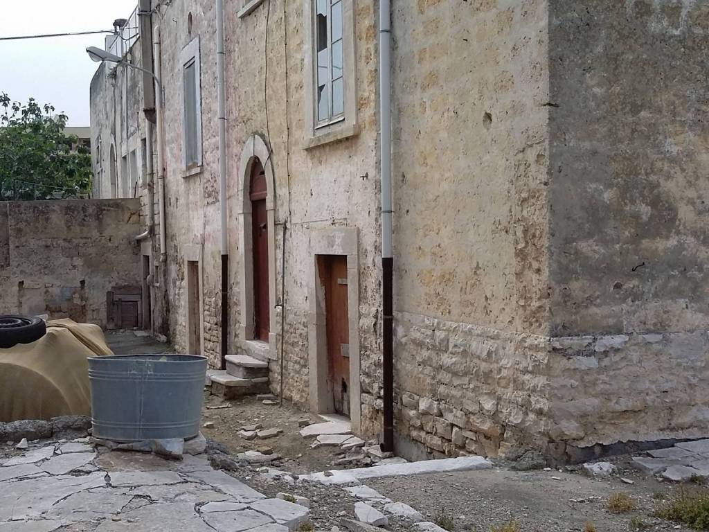 Casa indipendente a Bisceglie in Via Gaetano Salvemini - Foto 2